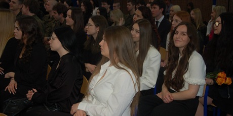 Powiększ grafikę: za-nami-uroczyste-zakonczenie-roku-klas-maturalnych-689237.jpg