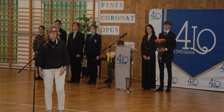 Powiększ grafikę: za-nami-uroczyste-zakonczenie-roku-klas-maturalnych-689238.jpg