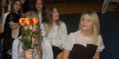 Powiększ grafikę: za-nami-uroczyste-zakonczenie-roku-klas-maturalnych-689244.jpg