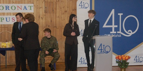 Powiększ grafikę: za-nami-uroczyste-zakonczenie-roku-klas-maturalnych-689245.jpg