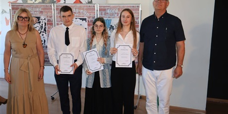 Powiększ grafikę: zakonczenie-roku-szkolnego-i-wyroznienia-705625.jpg