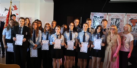 Powiększ grafikę: zakonczenie-roku-szkolnego-i-wyroznienia-705631.jpg