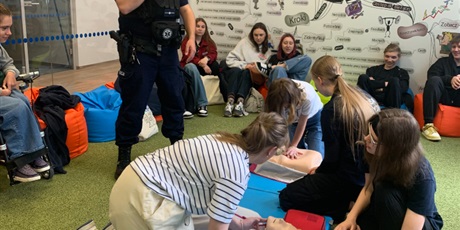 Powiększ grafikę: Pierwsza pomoc i warsztaty policyjne w Centrum Rozwoju Talentów