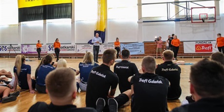 Powiększ grafikę: Uczniowie klas mistrzostwa sportowego na kursie pierwszej pomocy