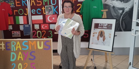 Powiększ grafikę: Zespół 4LO MUDI zaprezentował dwa podręczniki projektu Erasmus+ MUDI