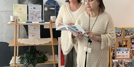 Powiększ grafikę: Zespół 4LO MUDI zaprezentował dwa podręczniki projektu Erasmus+ MUDI